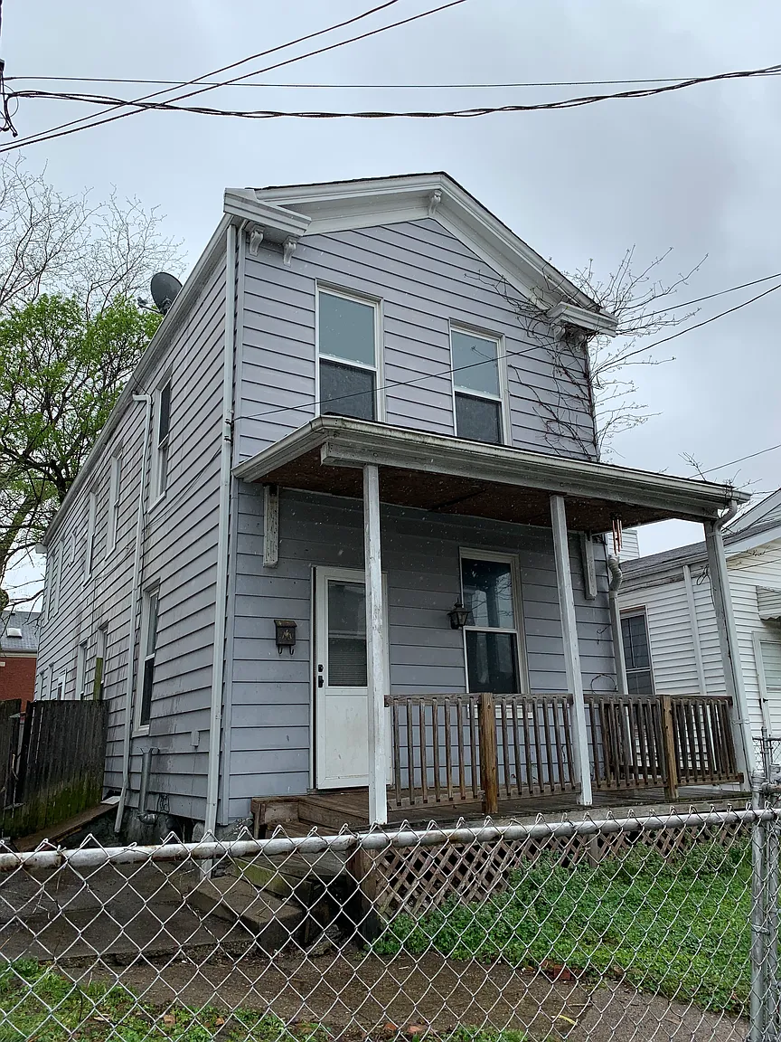 720 Roberts St photo 1