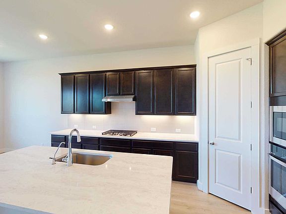 4th image of 313 Mangold Dr
