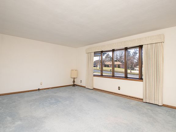5th image of 1112 Easton Pkwy