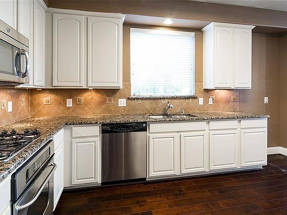 4th image of 1051 Swan Lake Dr