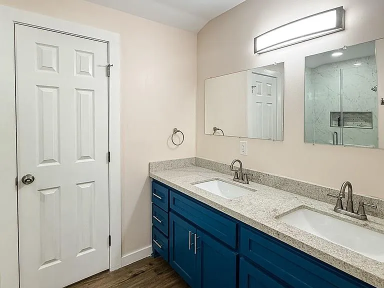 1000 Zaragosa St — Photo 15