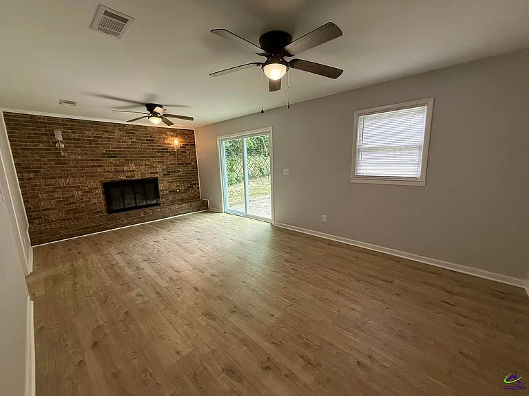 319 Ashby Way — Photo 8