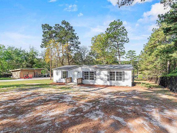 3rd image of 442 McLee Rd