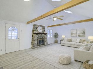 240 Acabonack Rd, Highland Lakes, NJ 07422