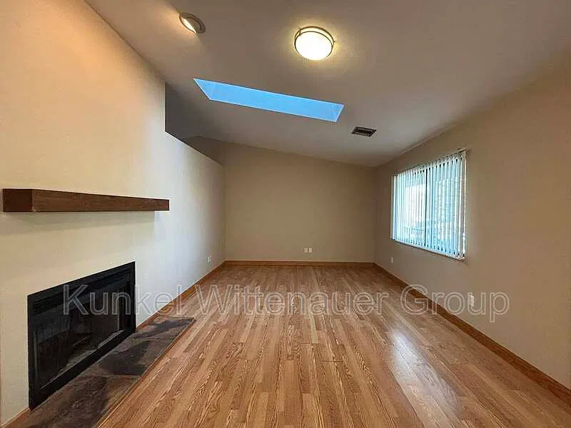 2 bed, 1.0 bath, 800 sqft, $1,050 — Photo 3