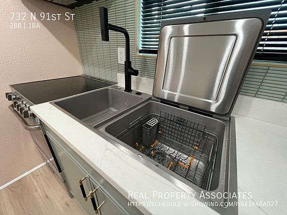 3rd image of 732 N 91st St