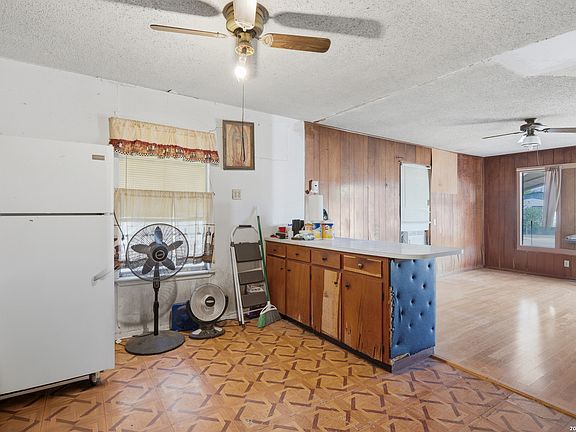 4th image of 442 Humboldt St