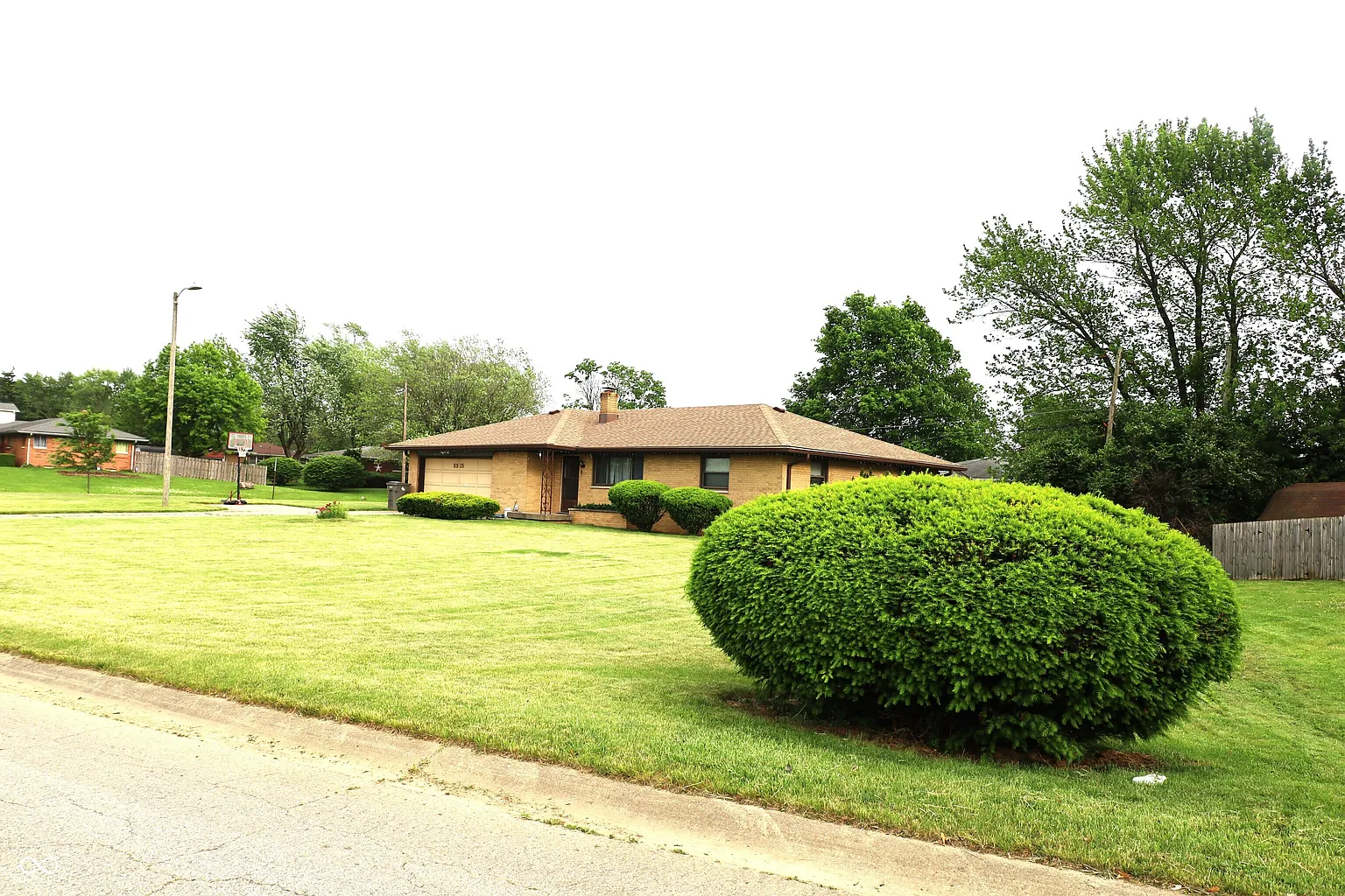 2315 Redfern Dr photo 1