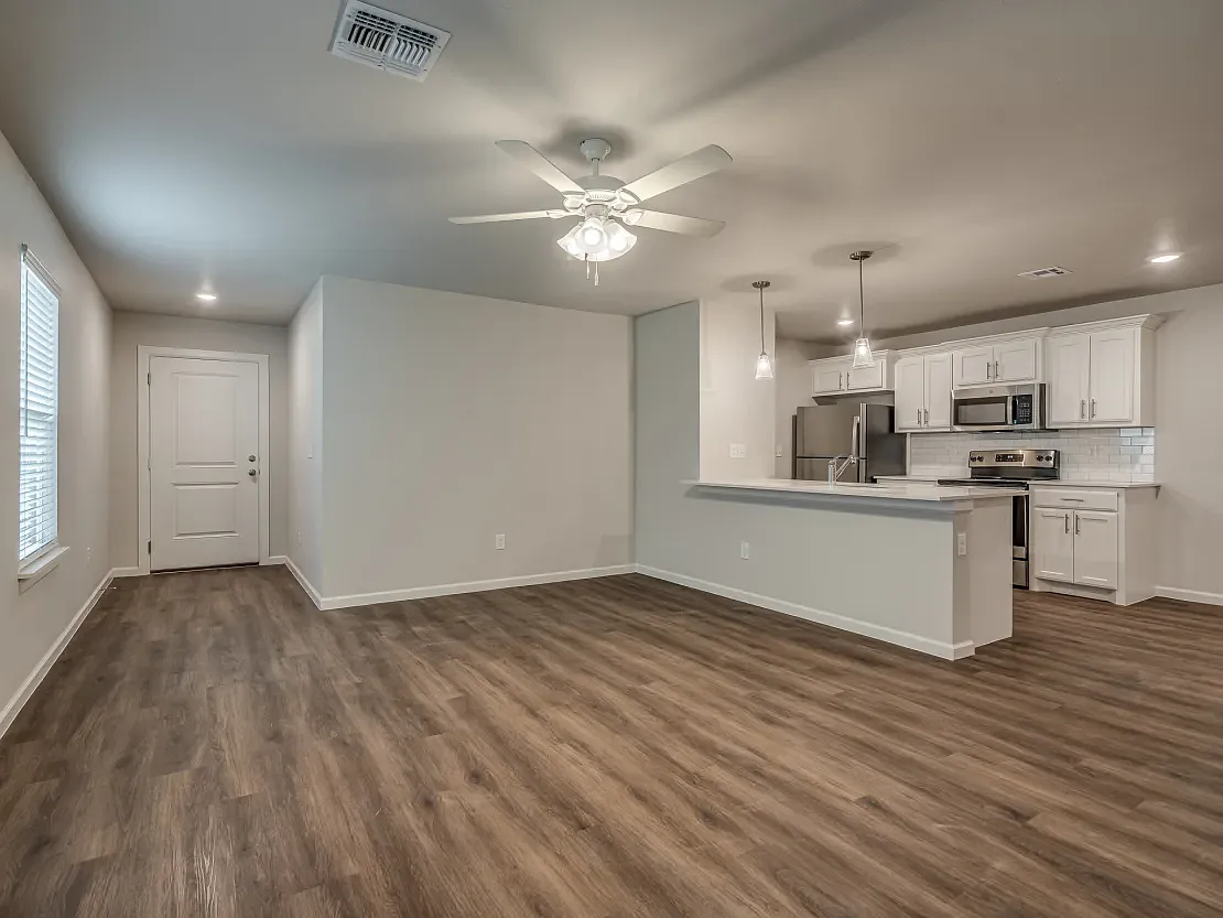 3 bed, 1368 sqft, $1,807 — Photo 4
