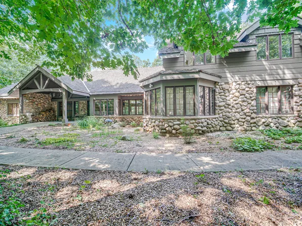 27250 N Meadowoods Ln, Mettawa, IL 60048