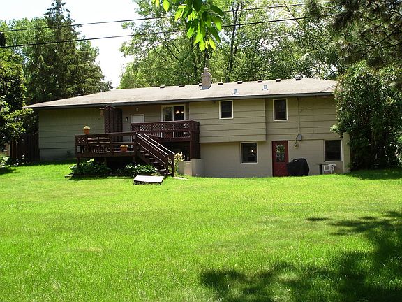 Back View shows the large lot