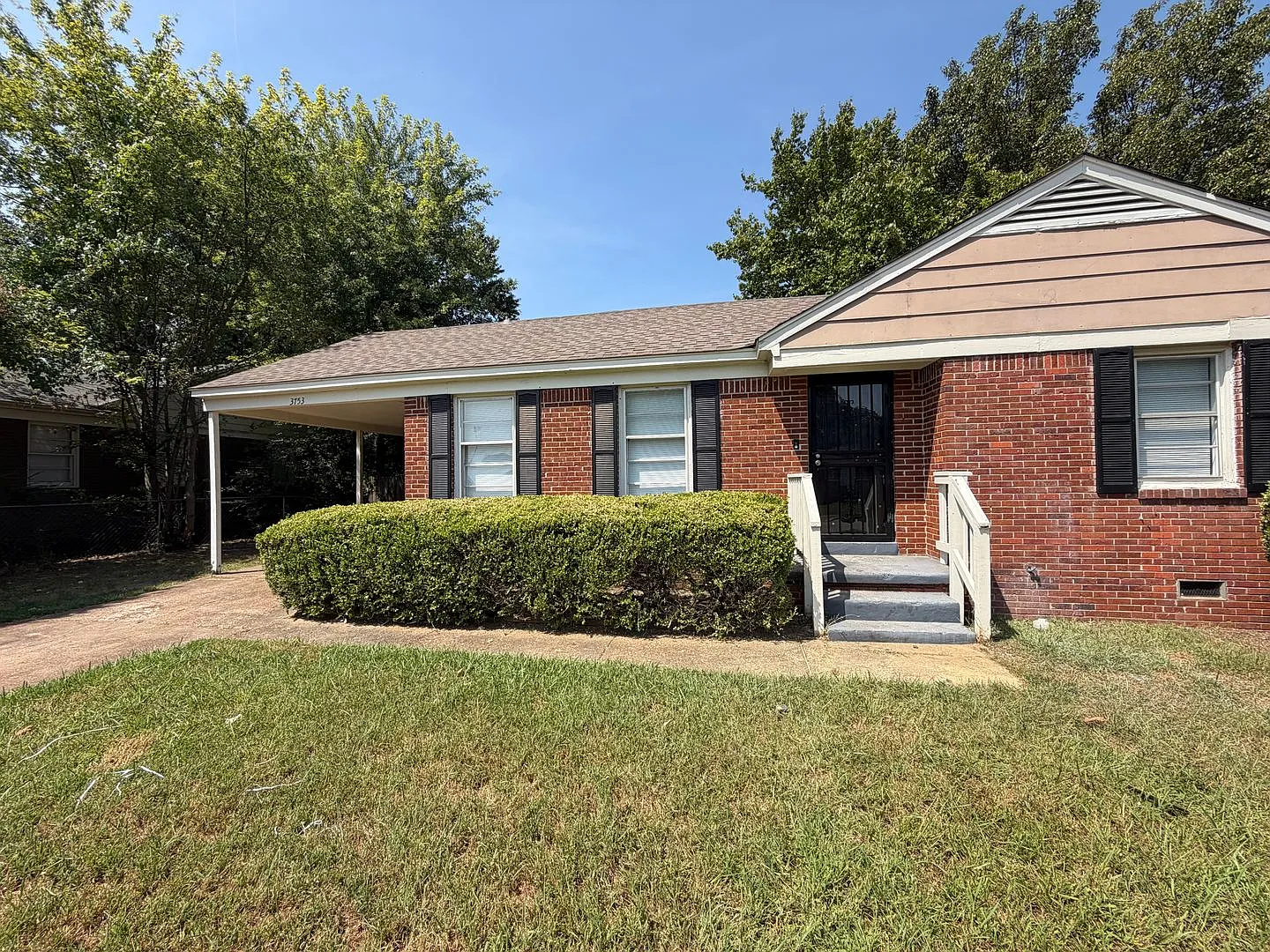 Welcome to 3573 Wickcliff Ln! — Photo 2