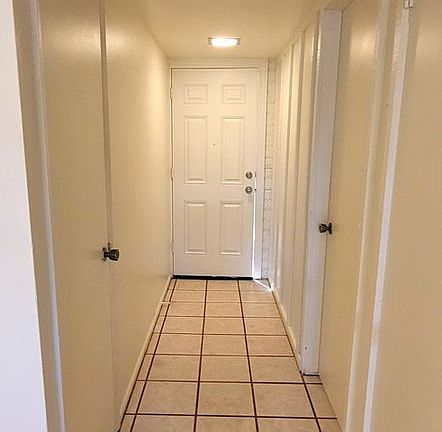 4th image of 3056 N 32nd St #363
