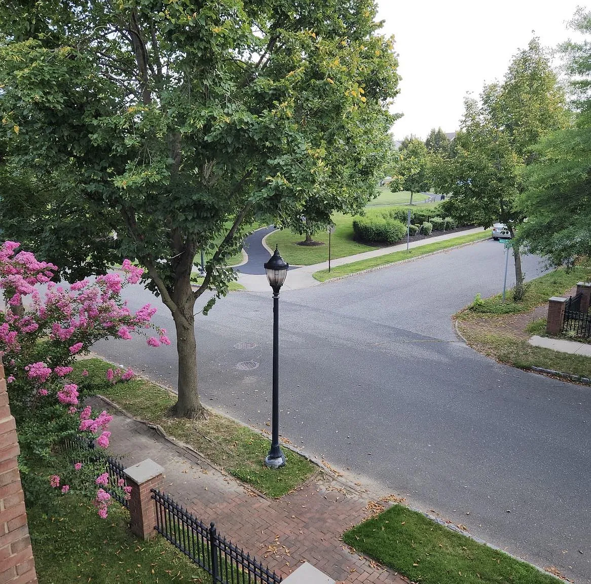 3 bed, 2.5 bath, 1920 sqft, $4,950 — Photo 3