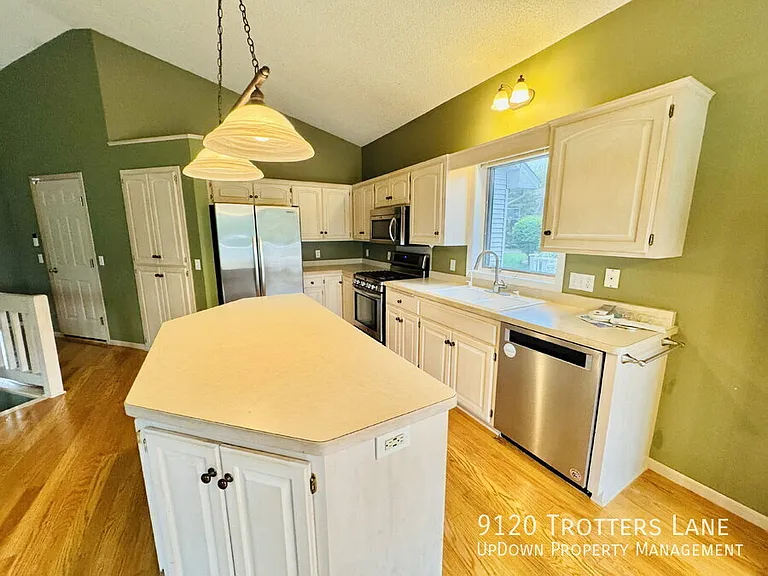 9120 Trotters Ln — Photo 10