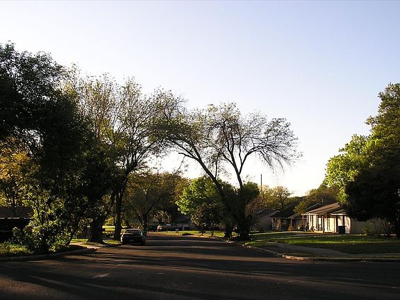 5th image of 5427 Clover Dr