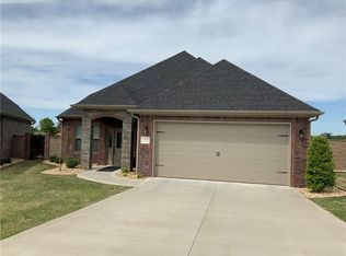 4916 W Red Maple Ct, Rogers, AR 72758