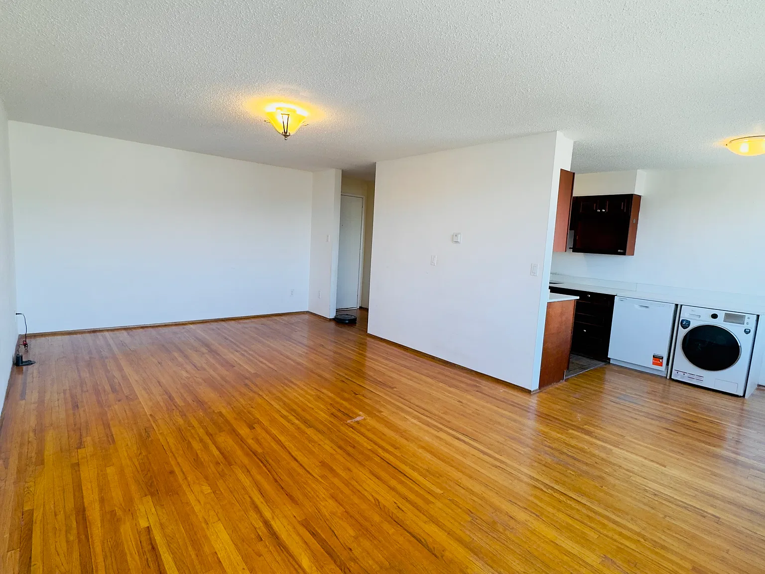 1 bed, 850 sqft, $1,980 — Photo 2