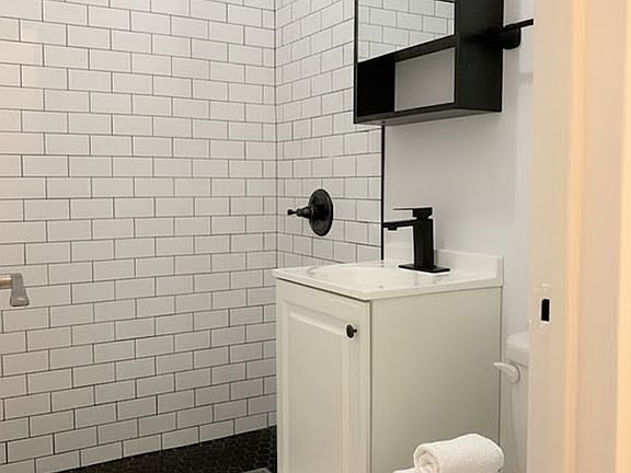 5th image of 251 W 74th St APT 1B