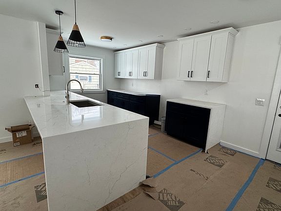 2nd image of 75 Parkridge Dr