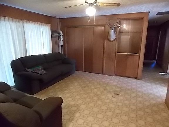 3rd image of 1202 Crenwelge Dr