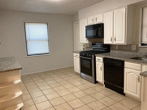 4th image of 811 Westwood Dr