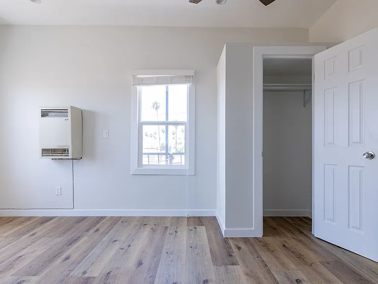 South Kenmore Apartments — Photo 3