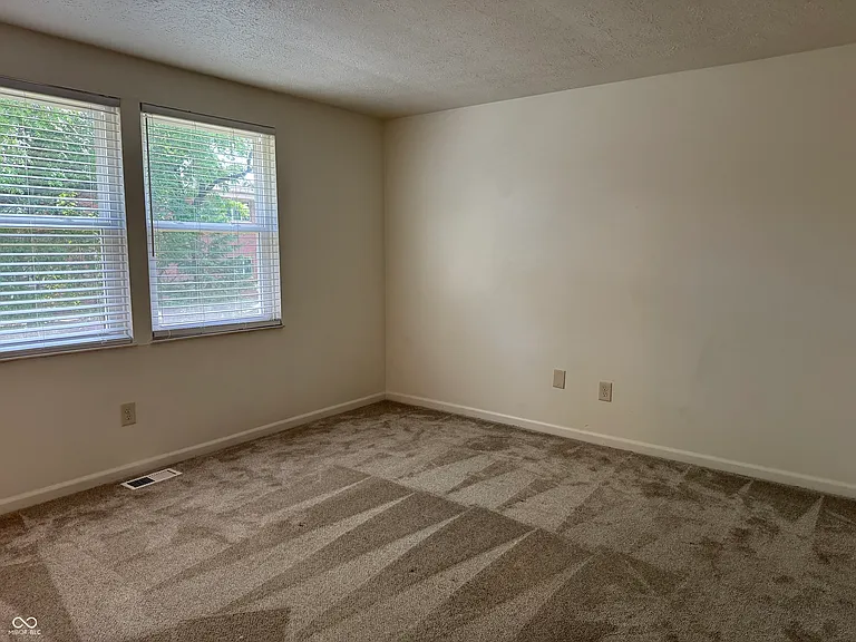 7717 Cambridge Dr — Photo 14