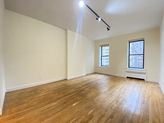 Rented by REAL New York | media 6