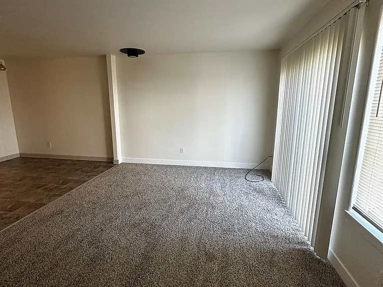 3113 NE Flintlock Pl — Photo 12