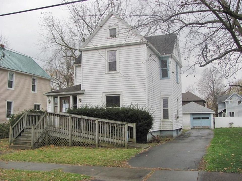 1st image of 213 W 15th St