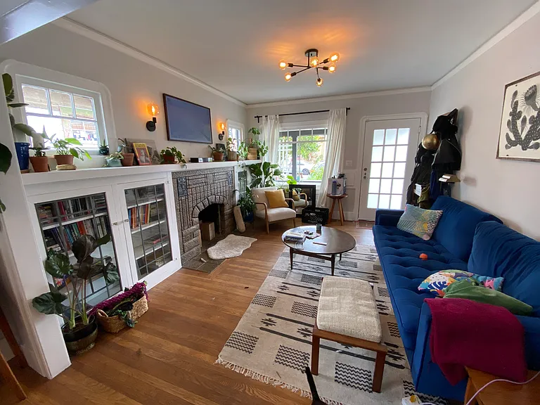 3551 Lyon Ave — Photo 1