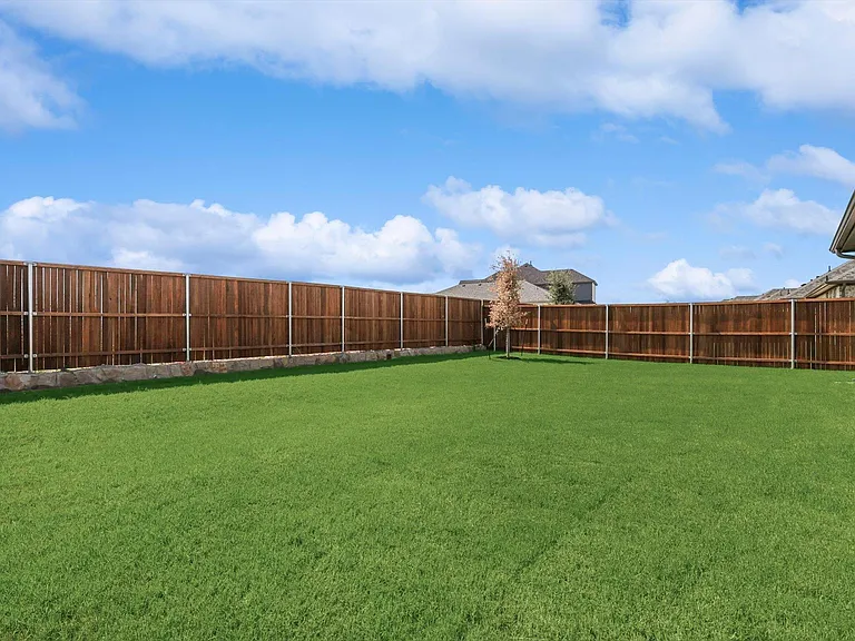517 Amenduni Ln — Photo 33