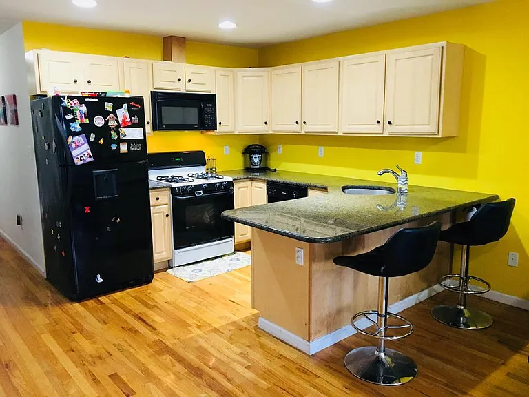 274 Griffith St #2 — Photo 5