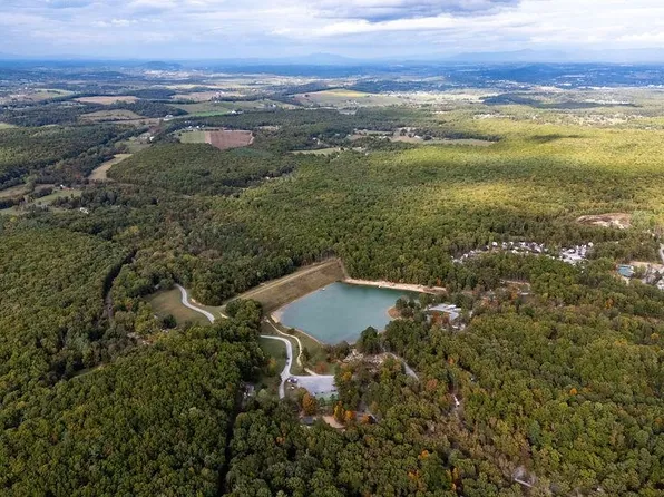 Horseshoe Holw, Greenville, VA 24440