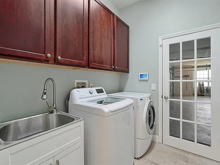 231 Lakay Pl — Photo 34