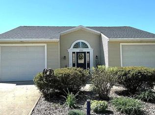 2126 Yorkshire Dr, Cedar Falls, IA 50613