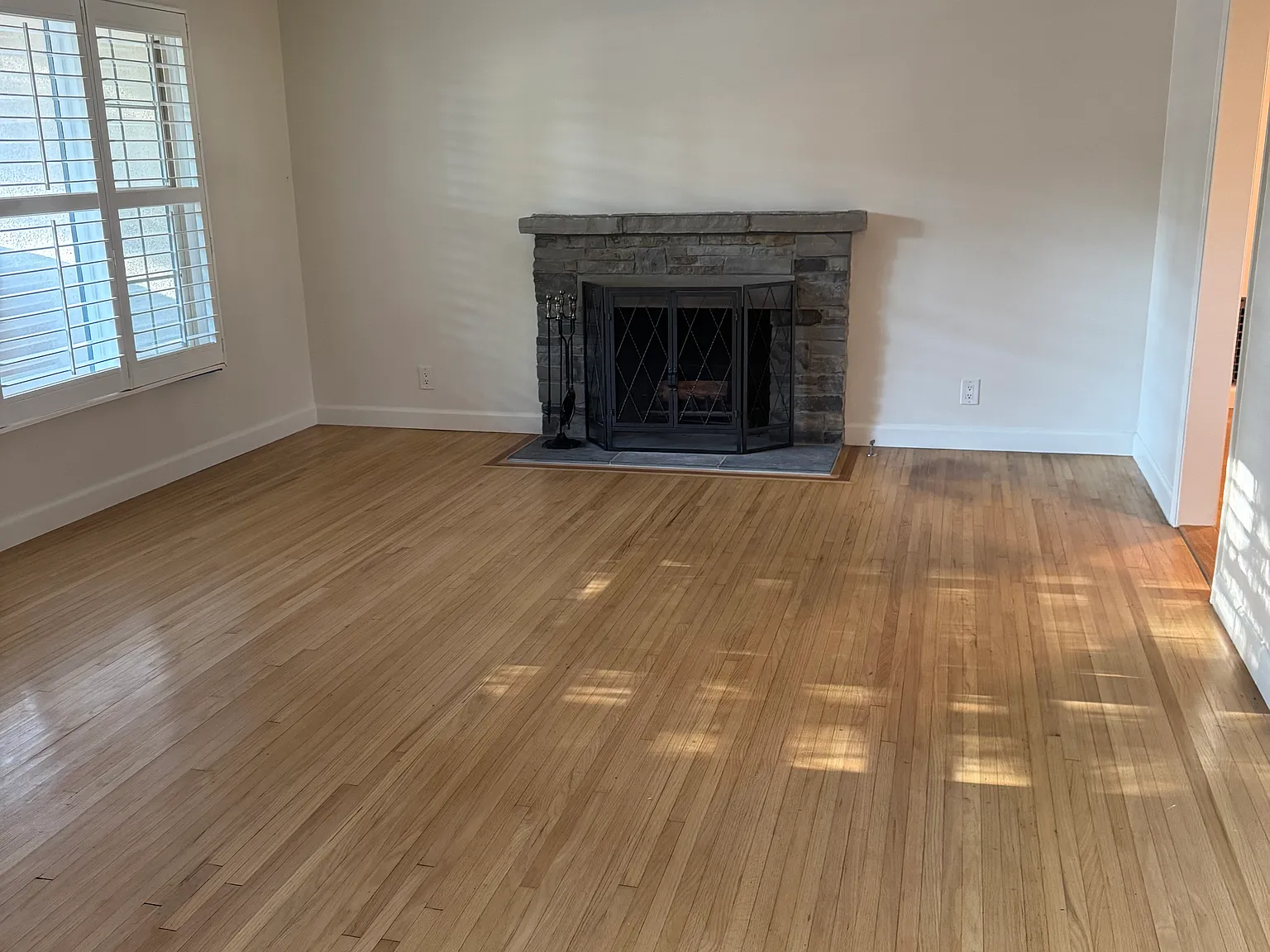 2 bed, 1006 sqft, $4,200 — Photo 2