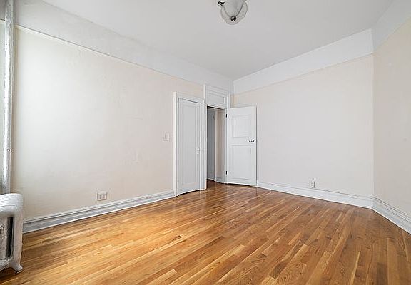4th image of 880 47th St APT A8