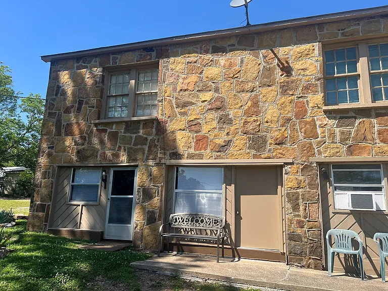 502 W Shawnee St #A — Photo 3