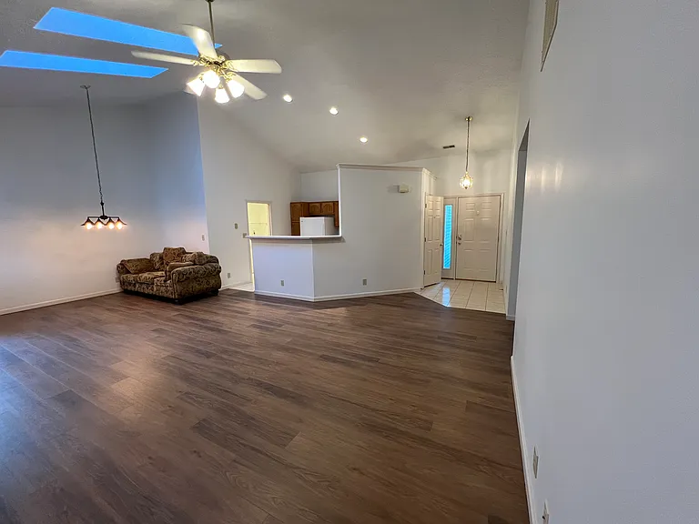 2217 Sandpiper Ct S — Photo 2