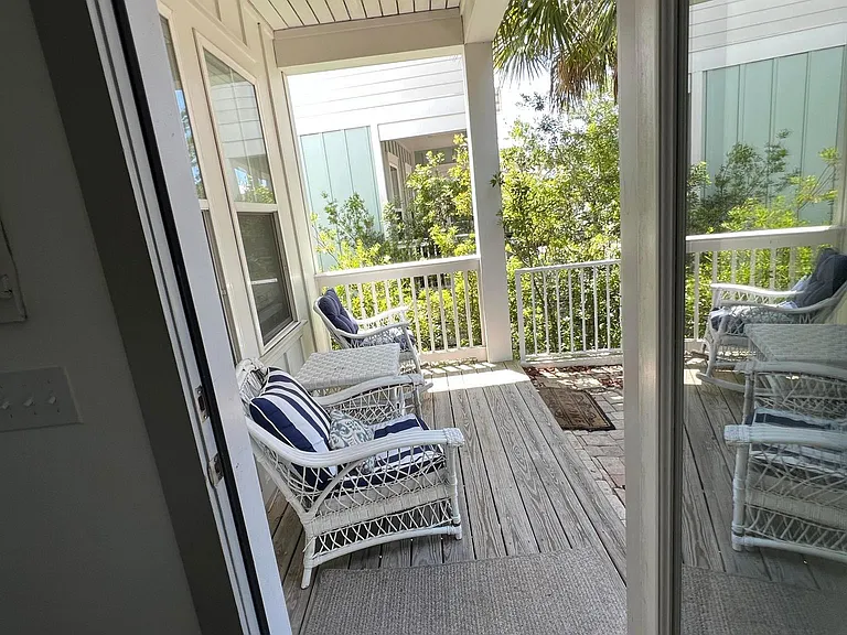 285 Gulfview Cir — Photo 4