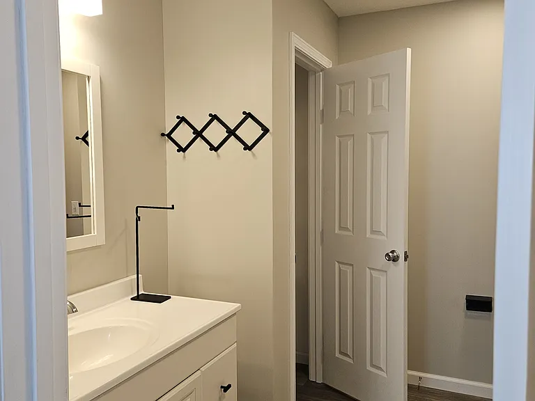 1005 Evergreen Ln — Photo 12