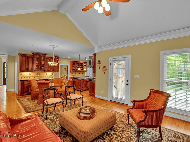 560 N Hubbards Ln — Photo 30