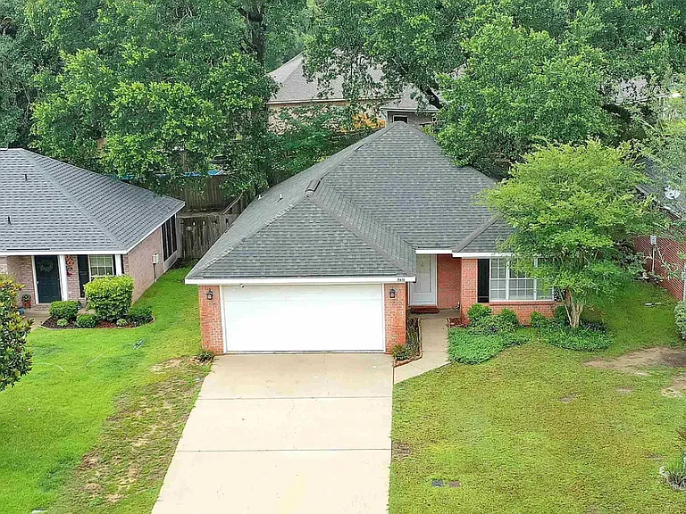7613 Avery Ln — Photo 1