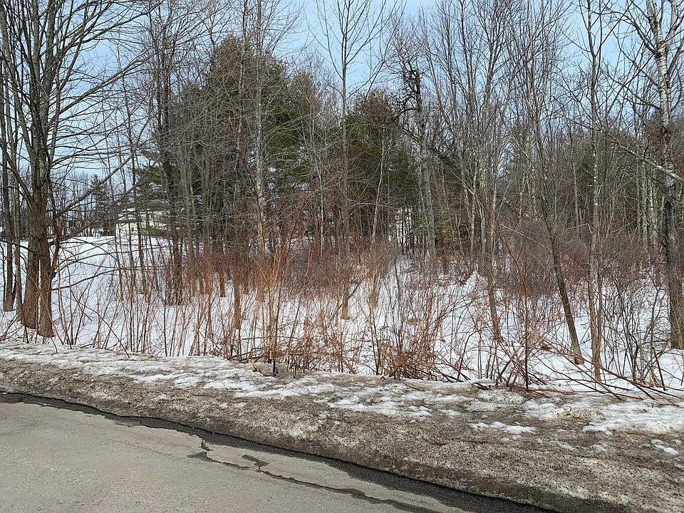 2nd image of 200 Ossipee Trail E
