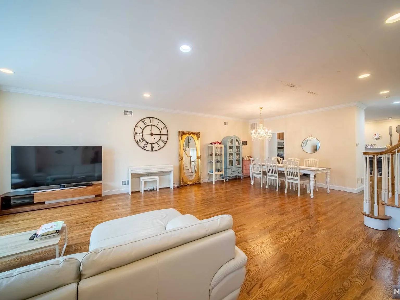 4 bed, 3.5 bath, 2272 sqft, $6,000 — Photo 4