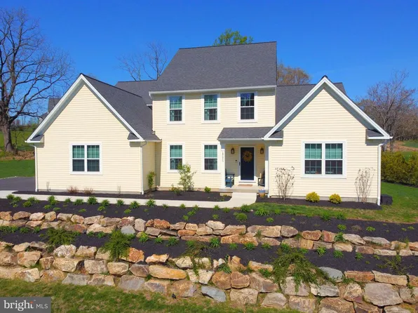 2645 Longridge Dr, Hellertown, PA 18055