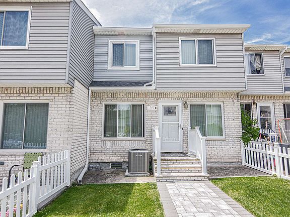 2nd image of 745 Ramona Ave #B
