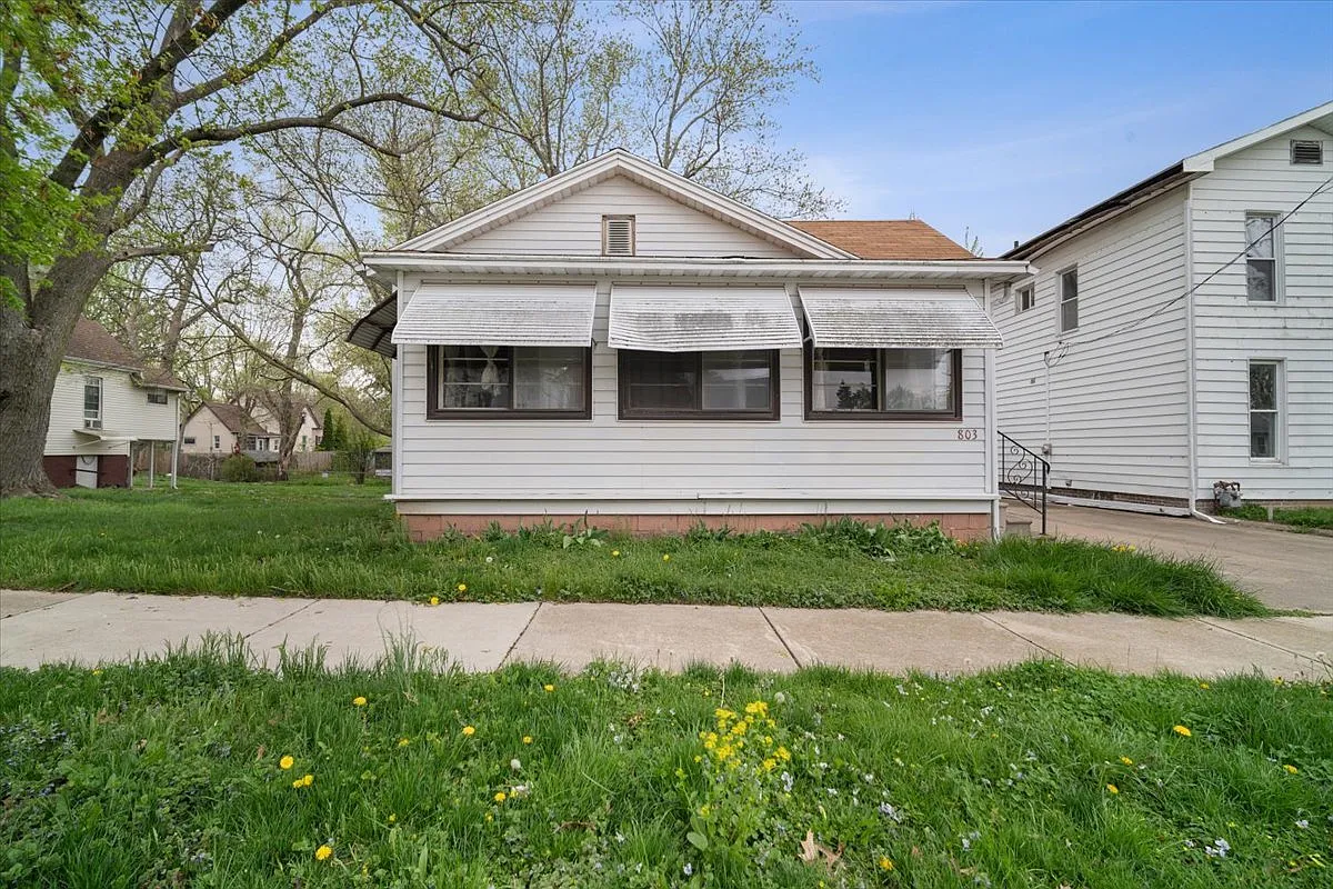 803 W Grove St photo 1